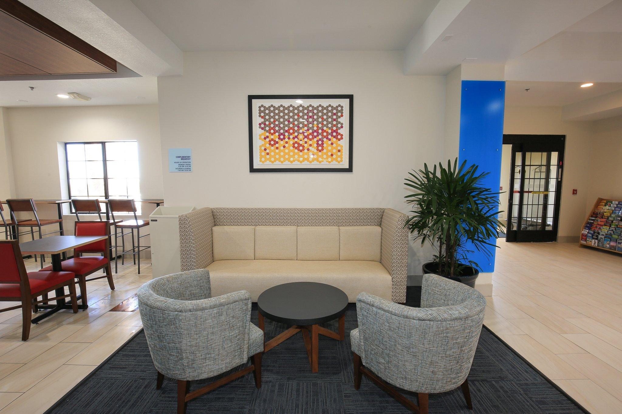 Holiday Inn Express Hotel & Suites Hesperia, An Ihg Hotel Exterior photo