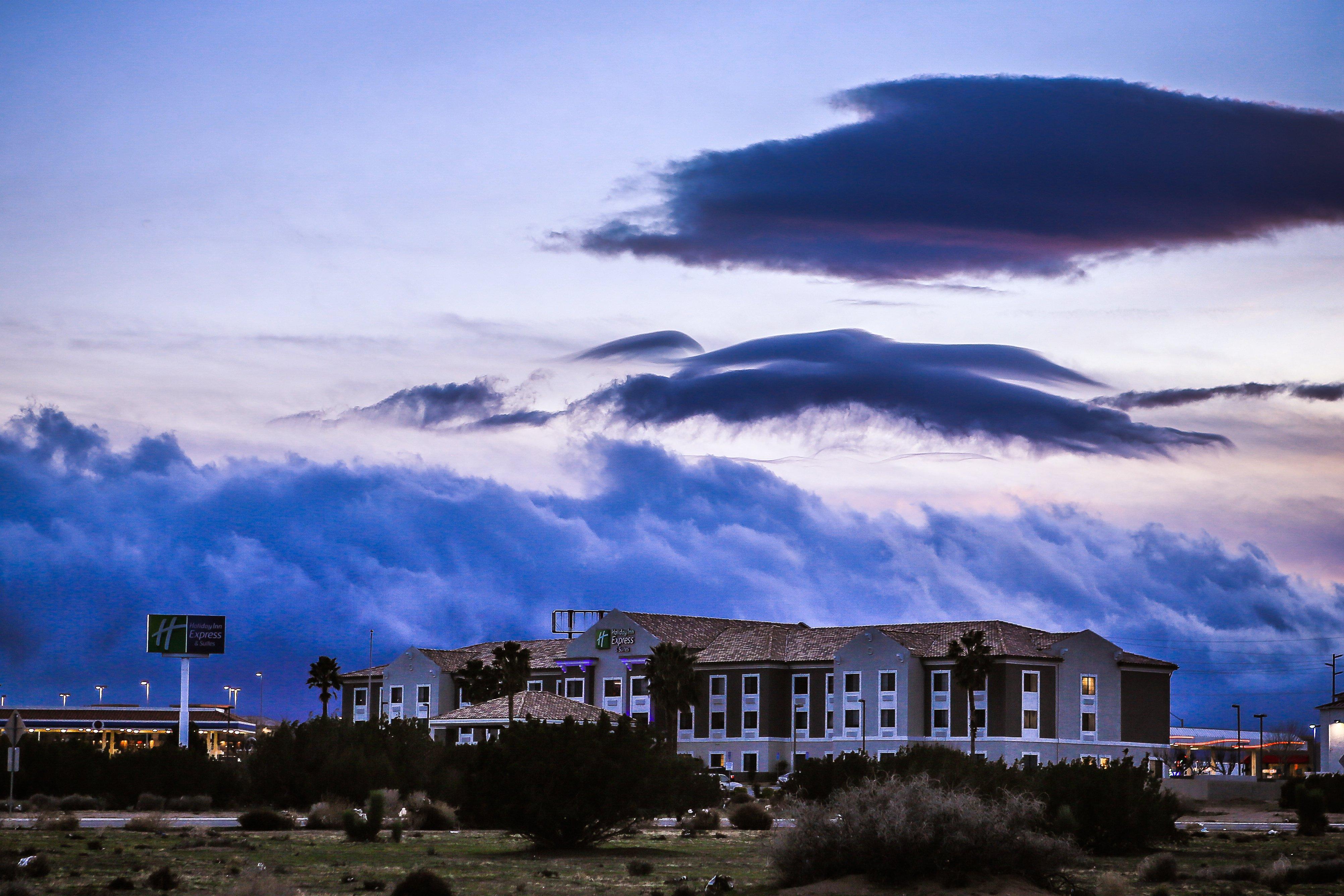 Holiday Inn Express Hotel & Suites Hesperia, An Ihg Hotel Exterior photo