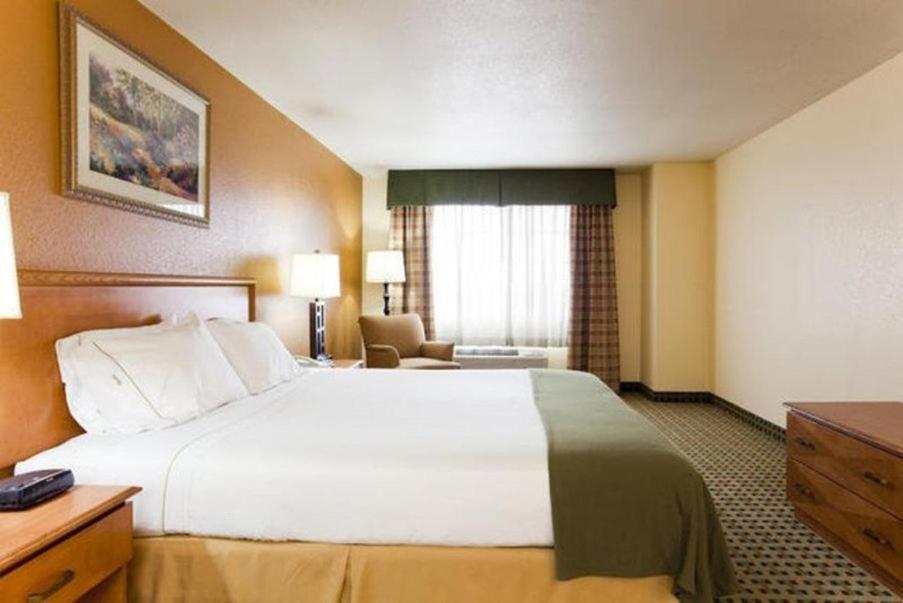 Holiday Inn Express Hotel & Suites Hesperia, An Ihg Hotel Exterior photo