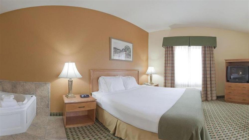 Holiday Inn Express Hotel & Suites Hesperia, An Ihg Hotel Exterior photo