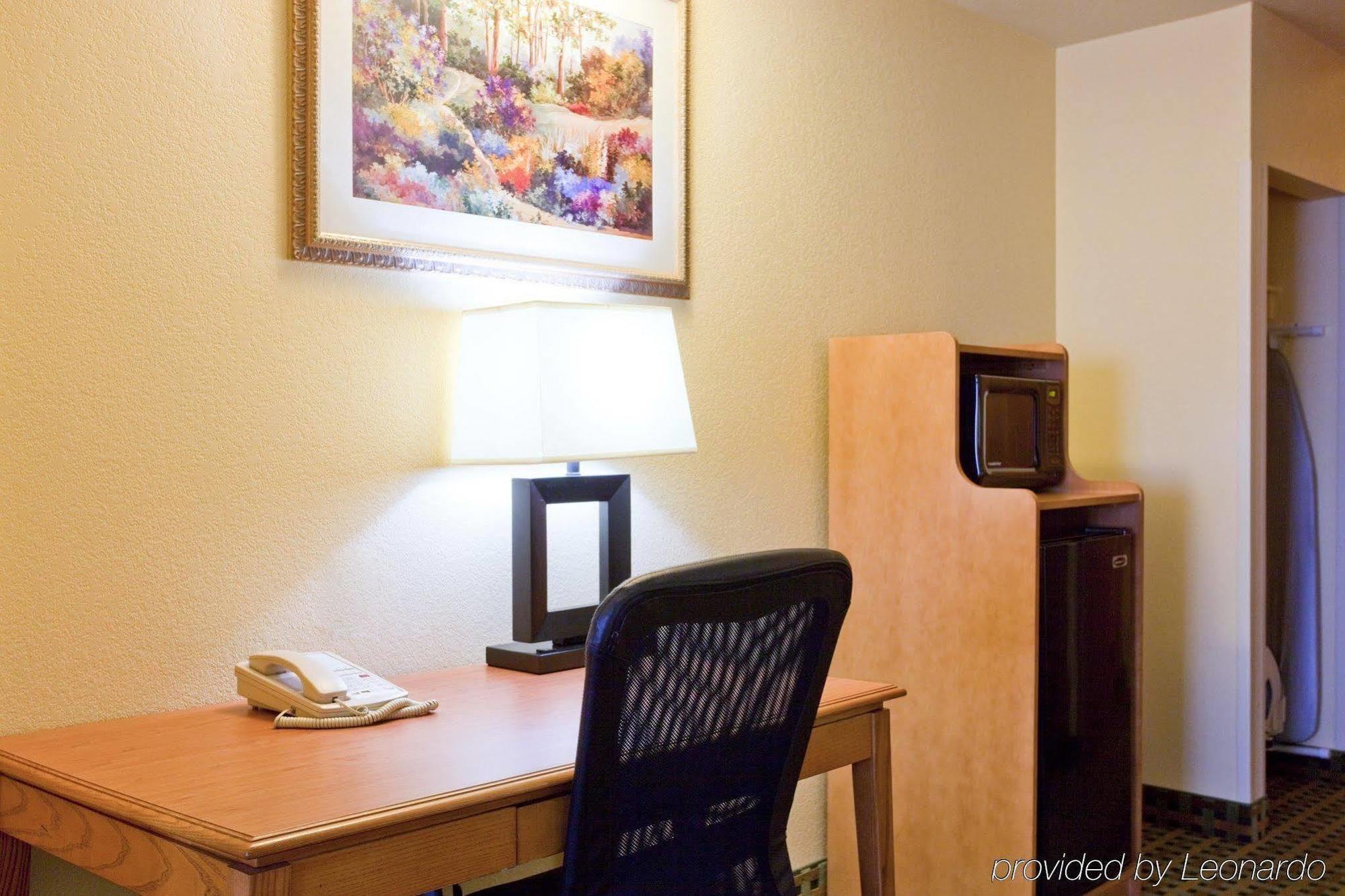 Holiday Inn Express Hotel & Suites Hesperia, An Ihg Hotel Exterior photo